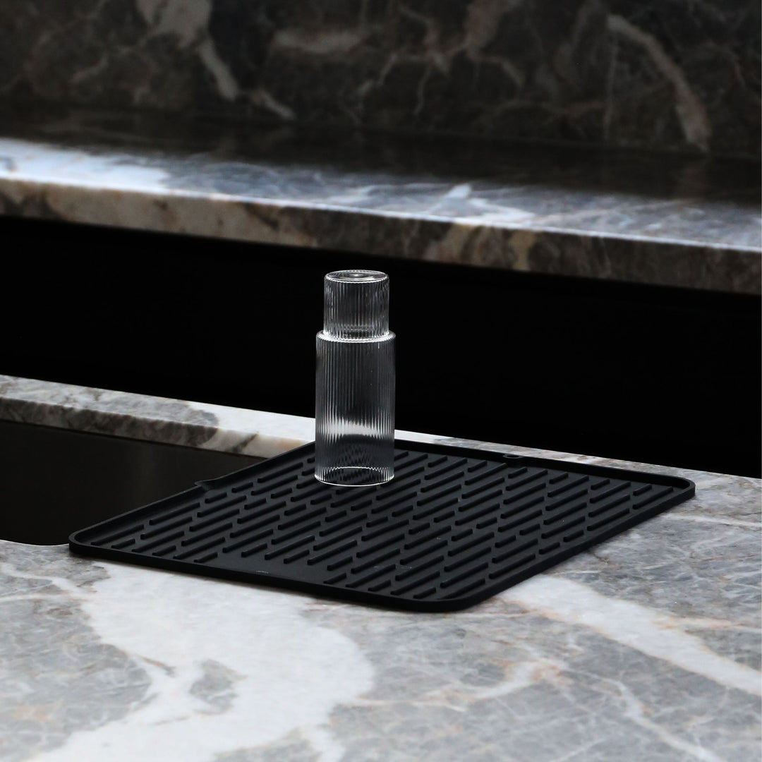 DESIGNSTUFF DRIP Folding Silicone Drying Mat Large with Drainage Mouth, Black