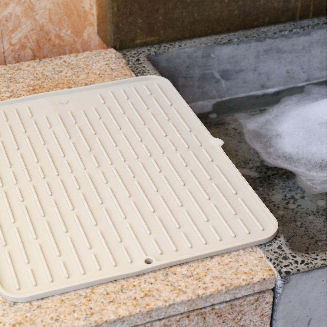 DESIGNSTUFF DRIP Folding Silicone Drying Mat Large w/ Drainage Mouth, Sand