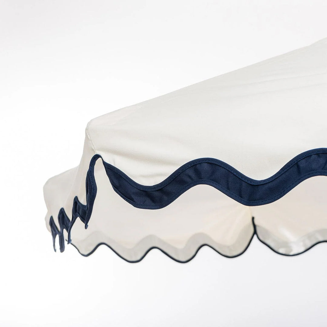 BUSINESS & PLEASURE CO Market Umbrella, Rivie White