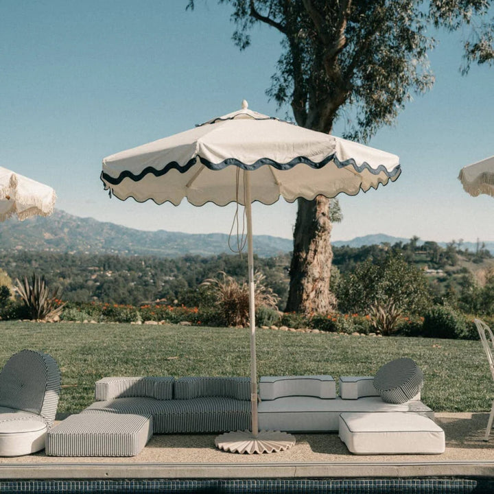 BUSINESS & PLEASURE CO Market Umbrella, Rivie White