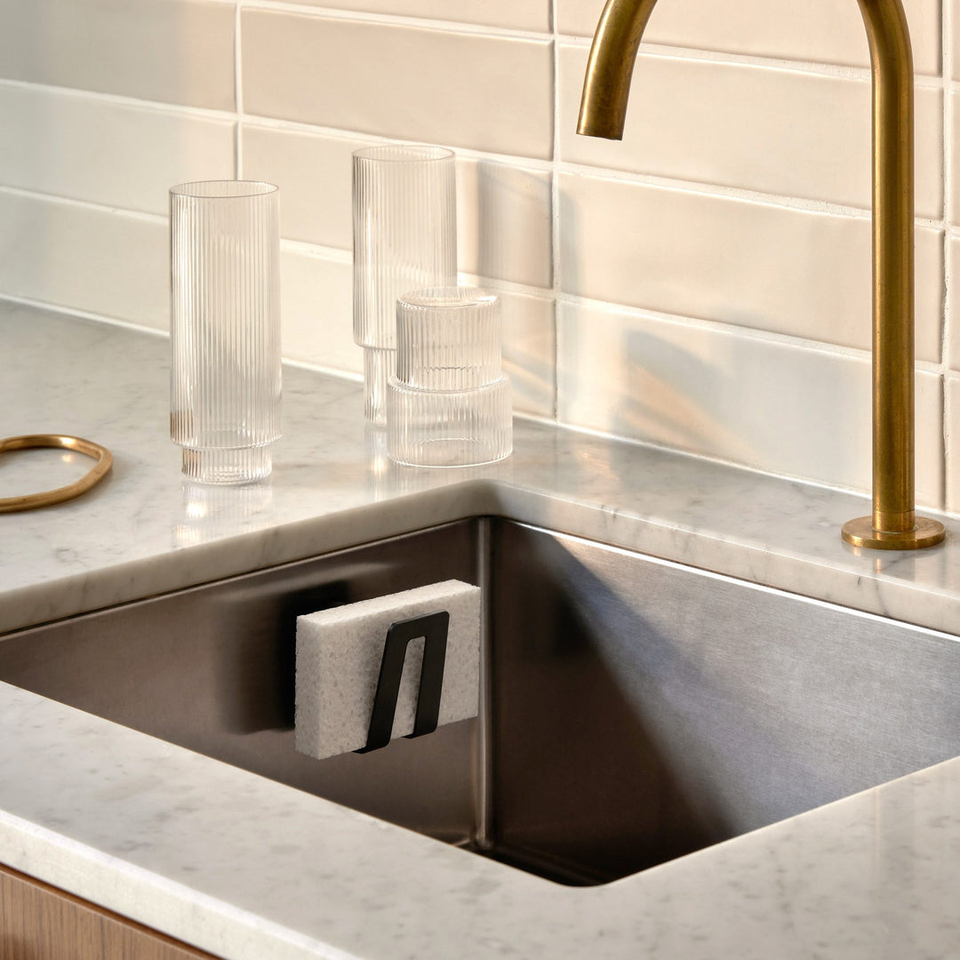 HAPPY SiNKS by MAGISSO Sink Magnetic Sponge Holder, Black Bio-Composite