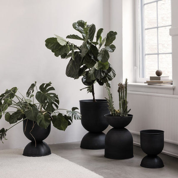 Hourglass Flower Pot, Large, Black – ferm LIVING