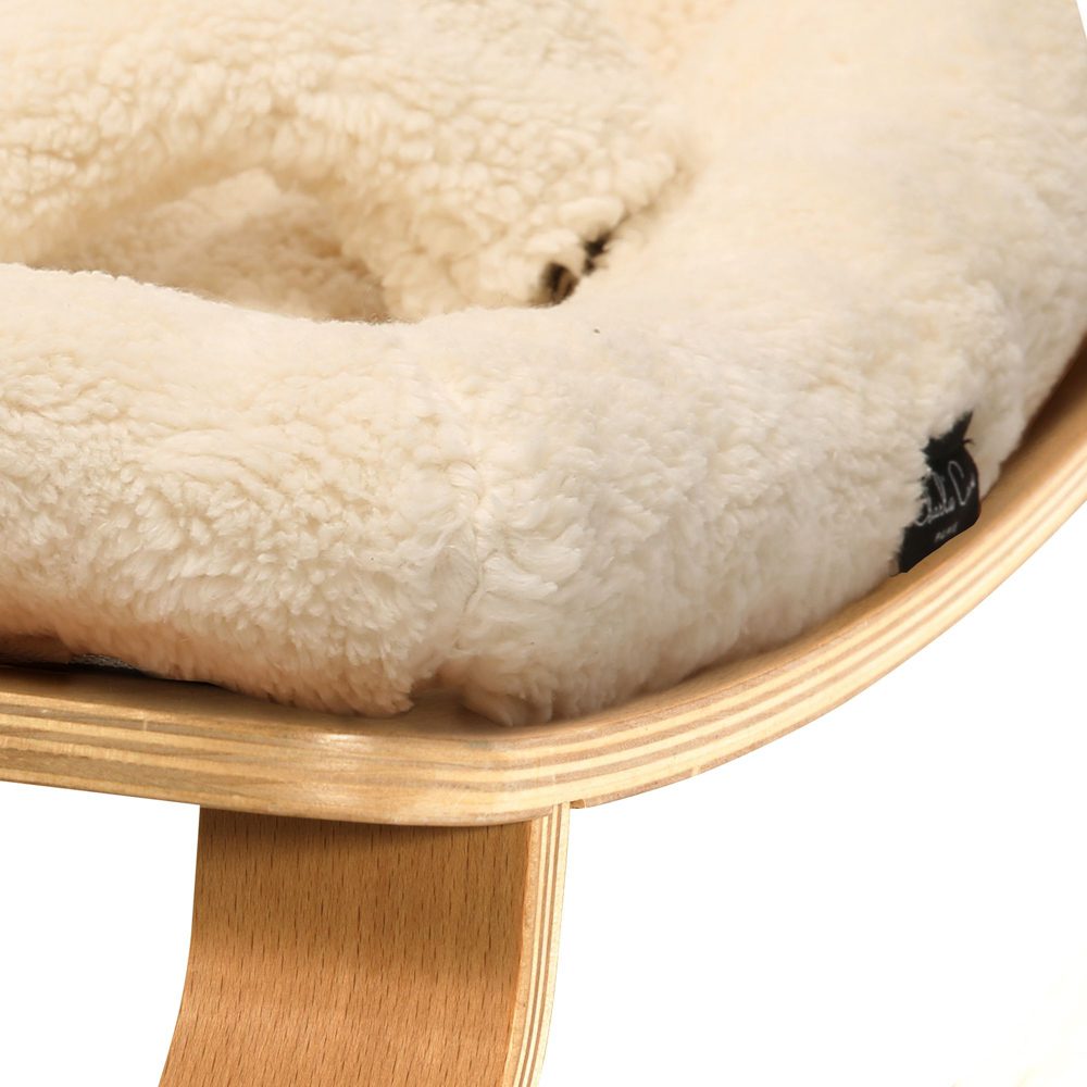 CHARLIE CRANE Levo Baby Rocker in Beech with Fur Milk Cushion