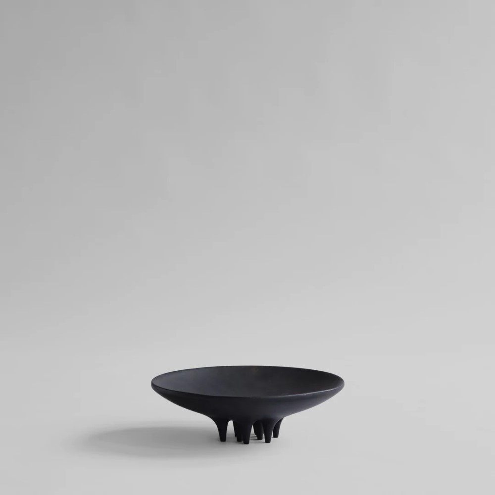 Studio lighting, perspective view of a decorative tray with legs 