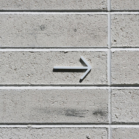 DESIGNSTUFF Signage, Arrow, White