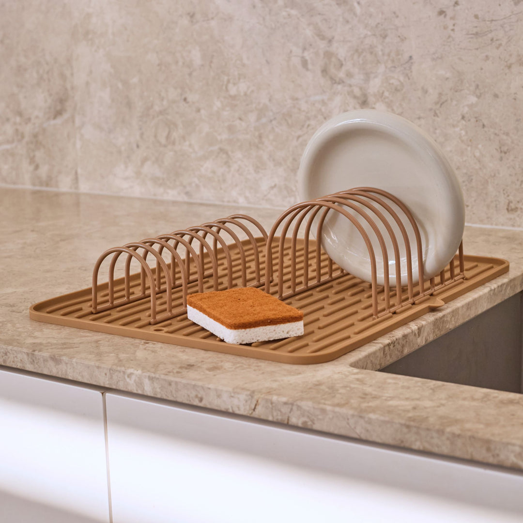 DESIGNSTUFF DRIP Folding Silicone Drying Mat Large w/ Drainage Mouth, Camel