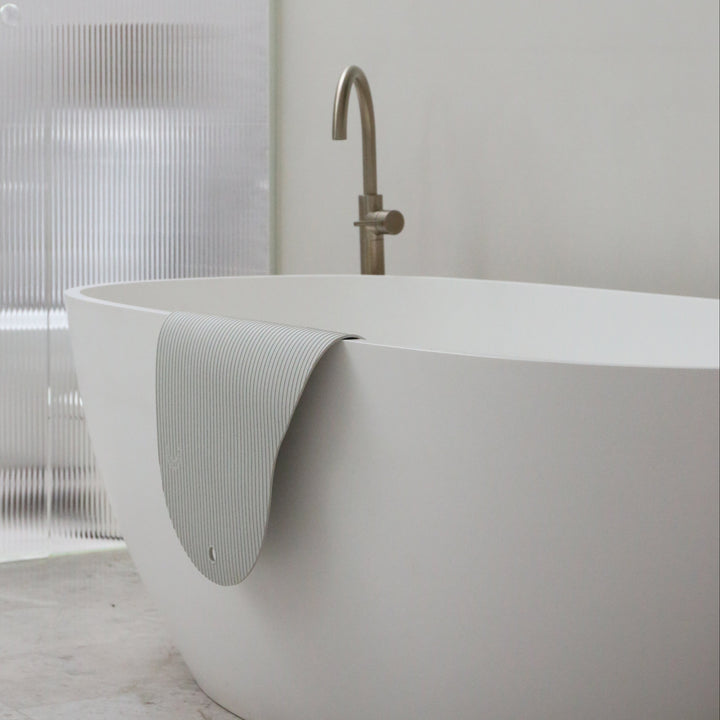DESIGNSTUFF CURV Silicone Bath Mat, Light Grey