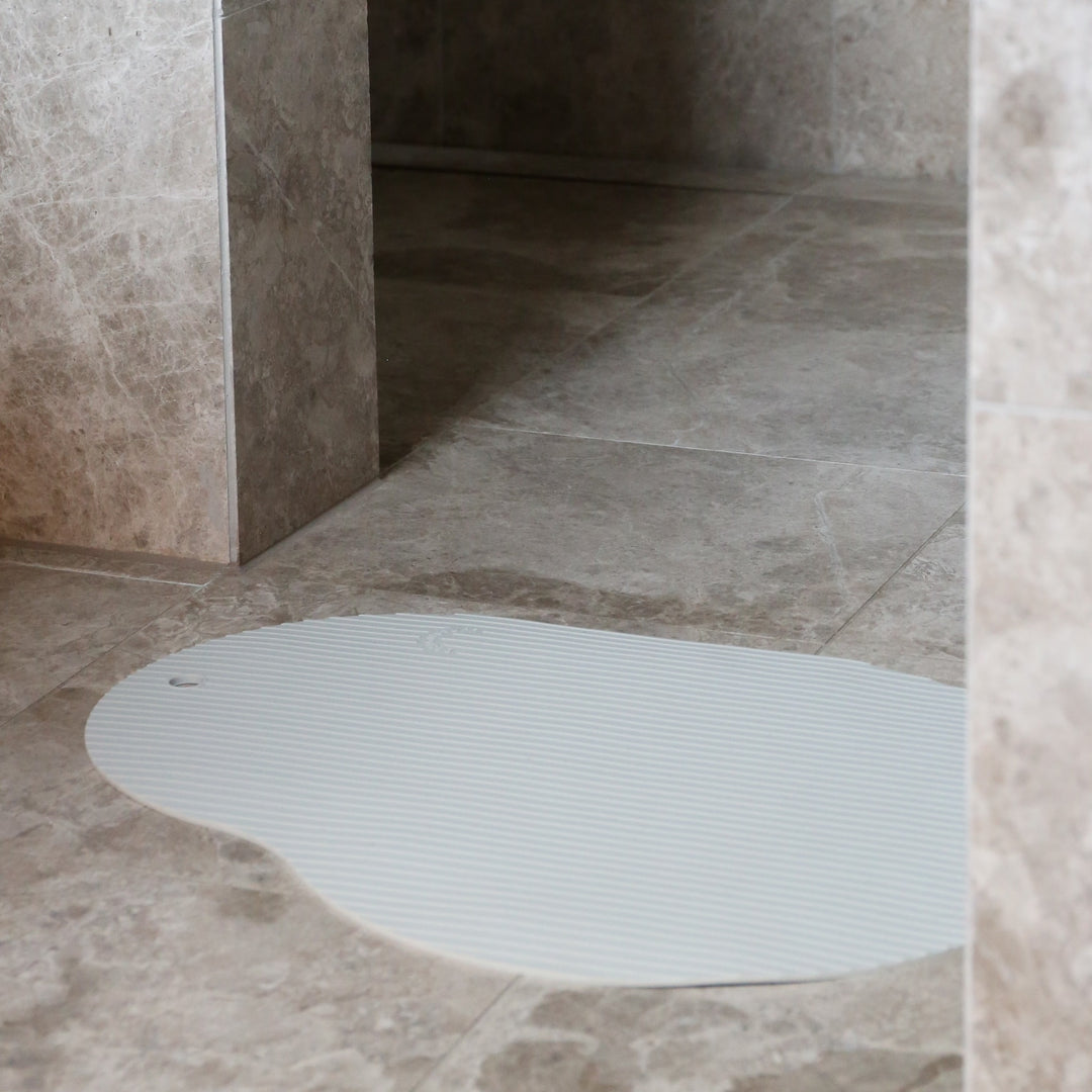 DESIGNSTUFF CURV Silicone Bath Mat, Light Grey
