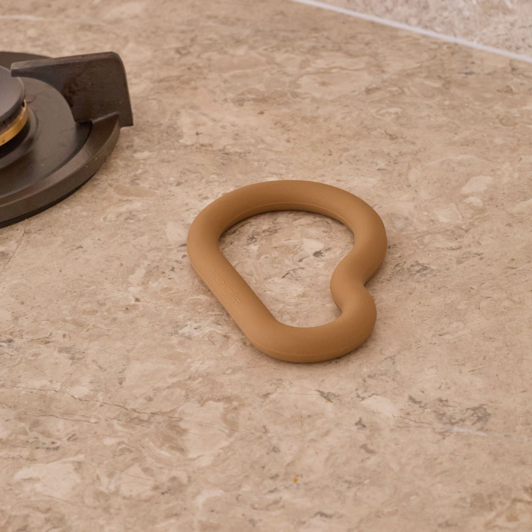 DESIGNSTUFF RUND Curve Silicone Trivet, Camel