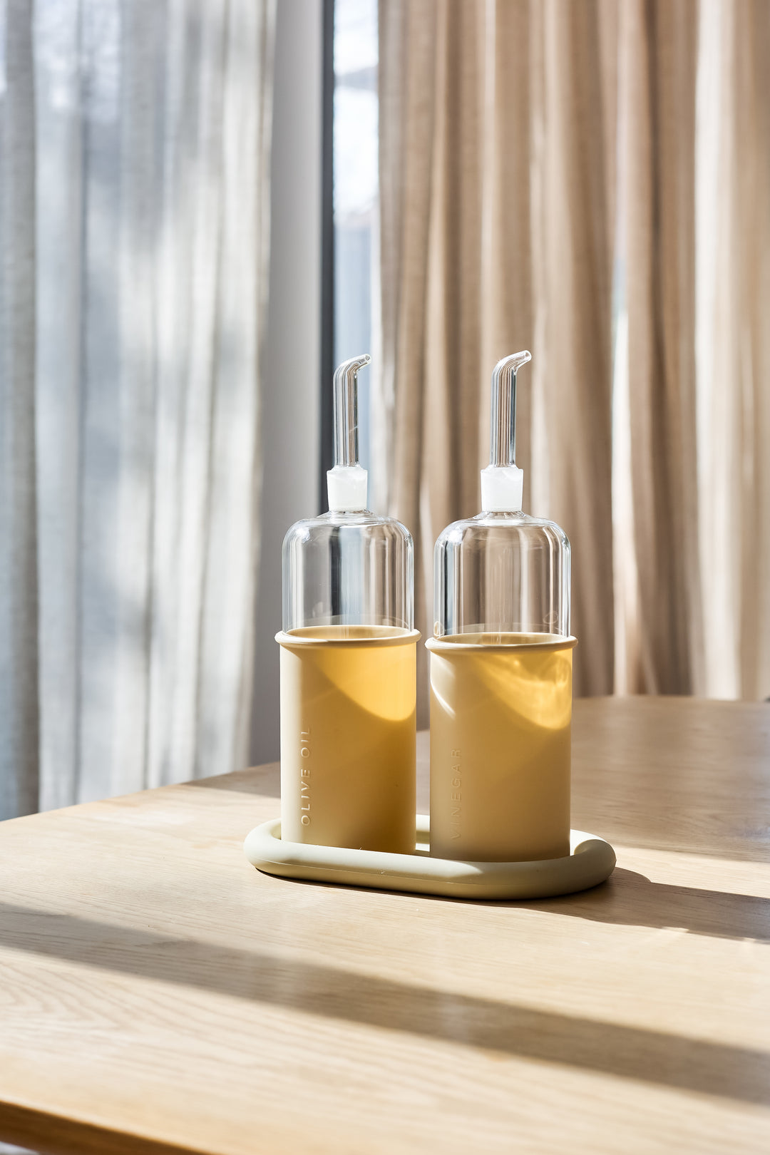 DESIGNSTUFF RUND Bottle for Olive Oil Glass/Silicone, 700ml, Sand