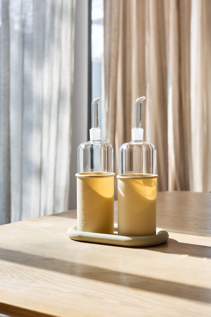 DESIGNSTUFF RUND Bottle for Olive Oil Glass/Silicone, 700ml, Sand