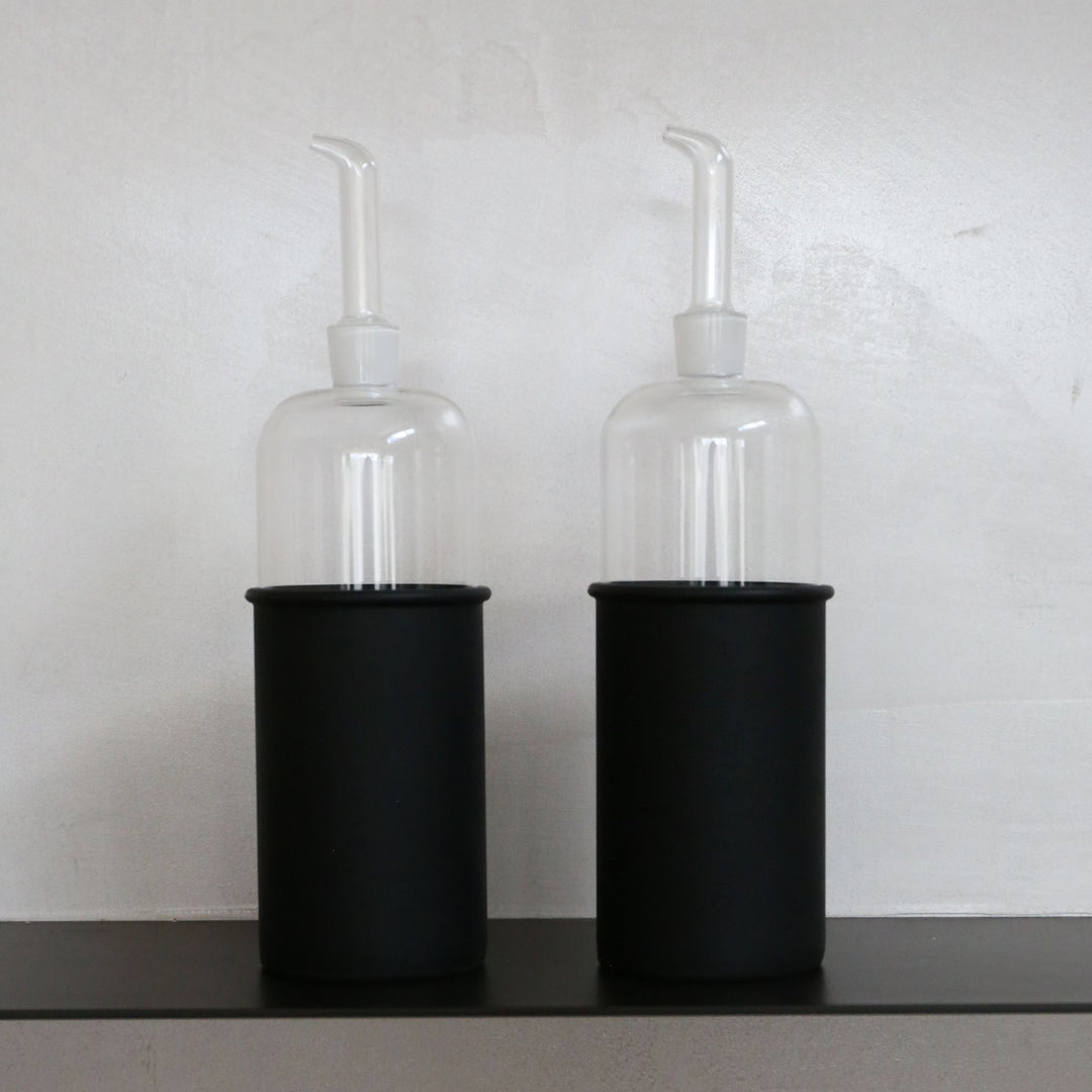 DESIGNSTUFF RUND Bottle for Olive Oil Glass/Silicone, 700ml, Black