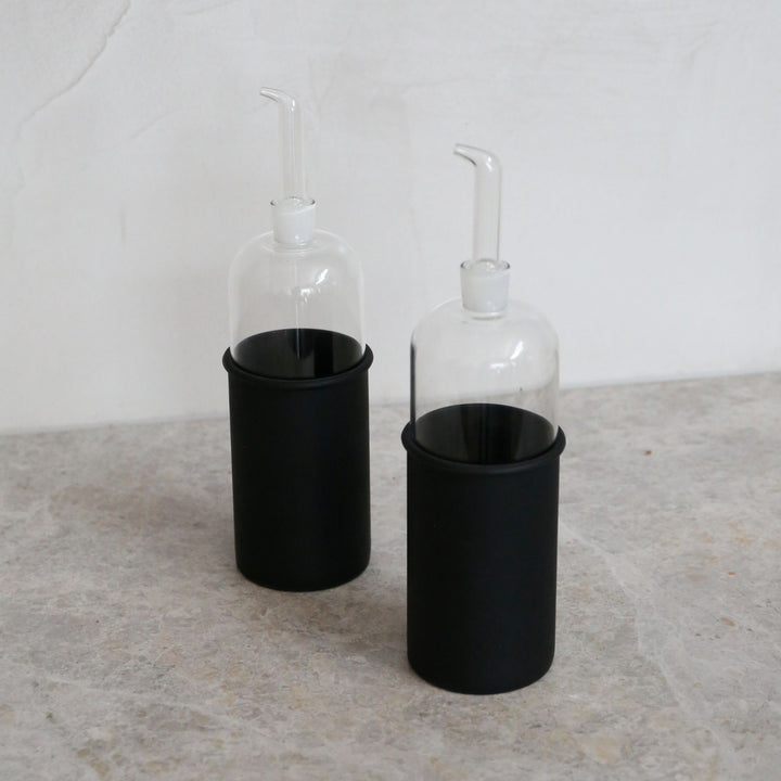 DESIGNSTUFF RUND Bottle for Olive Oil Glass/Silicone, 700ml, Black