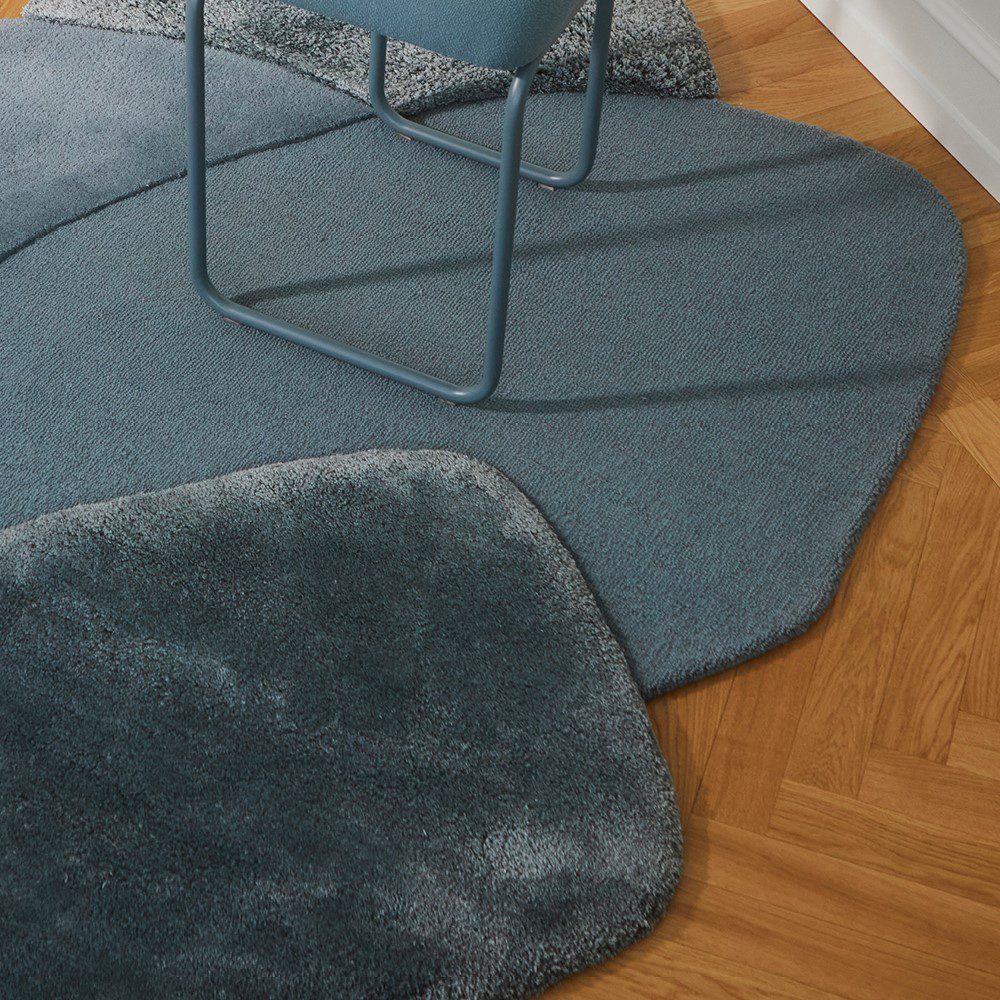 Natural lighting, top view of a rug with a table's legs