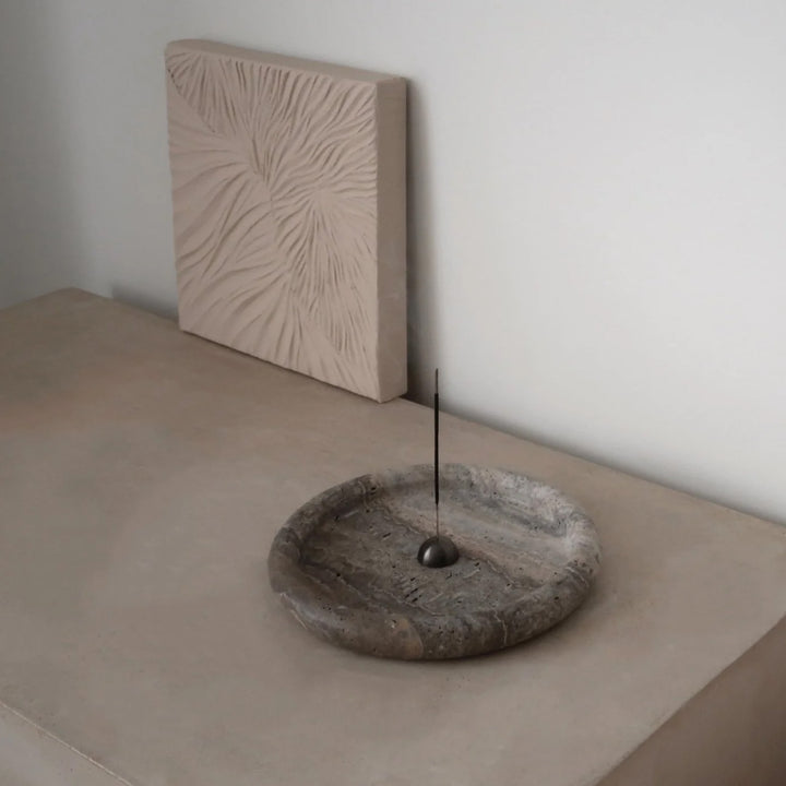 BEHR & CO Round Stone Tray, Silver Travertine