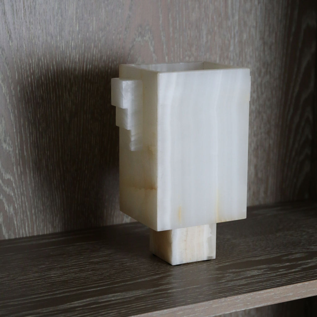 BLACK BLAZE Trunk Vase Wing, White Onyx