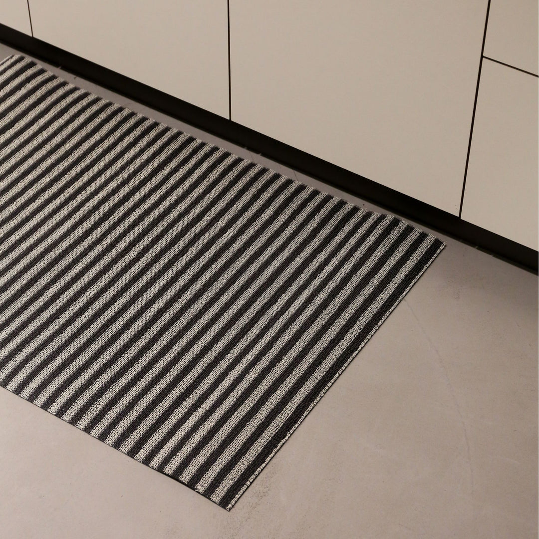 CHILEWICH Utility Door Mat, Shag In Out Mat, Breton Stripe/Gravel 61x91cm