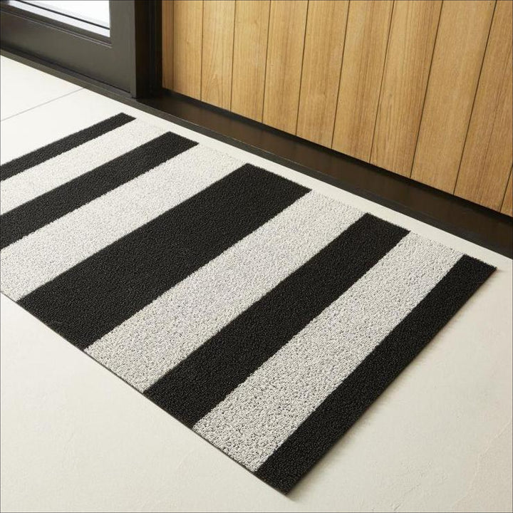 CHILEWICH Shag In Out Utility Door Mat, 61x91cm, Bold Stripe Black/White