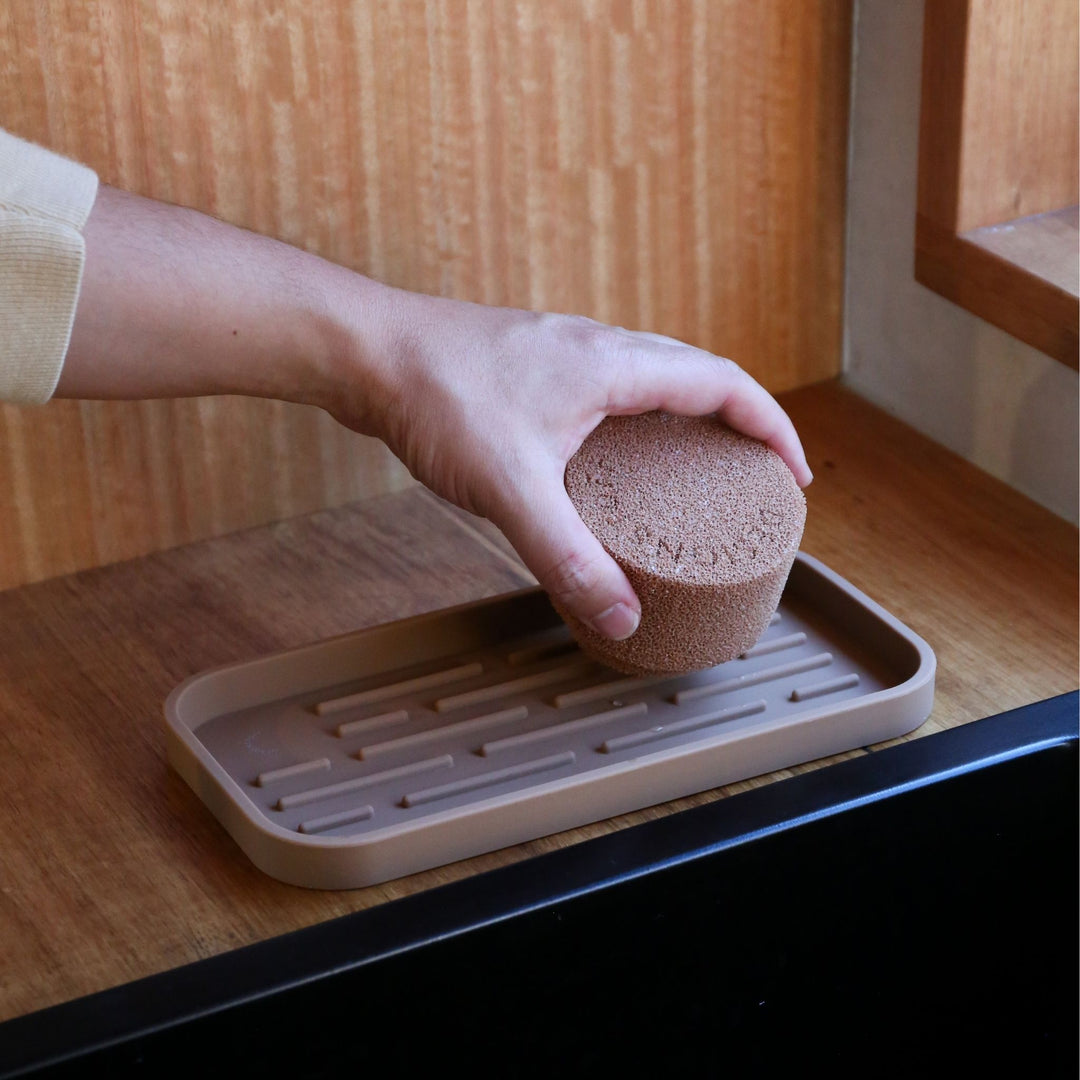 DESIGNSTUFF Sink Tray and Sponge Holder Silicone, Camel