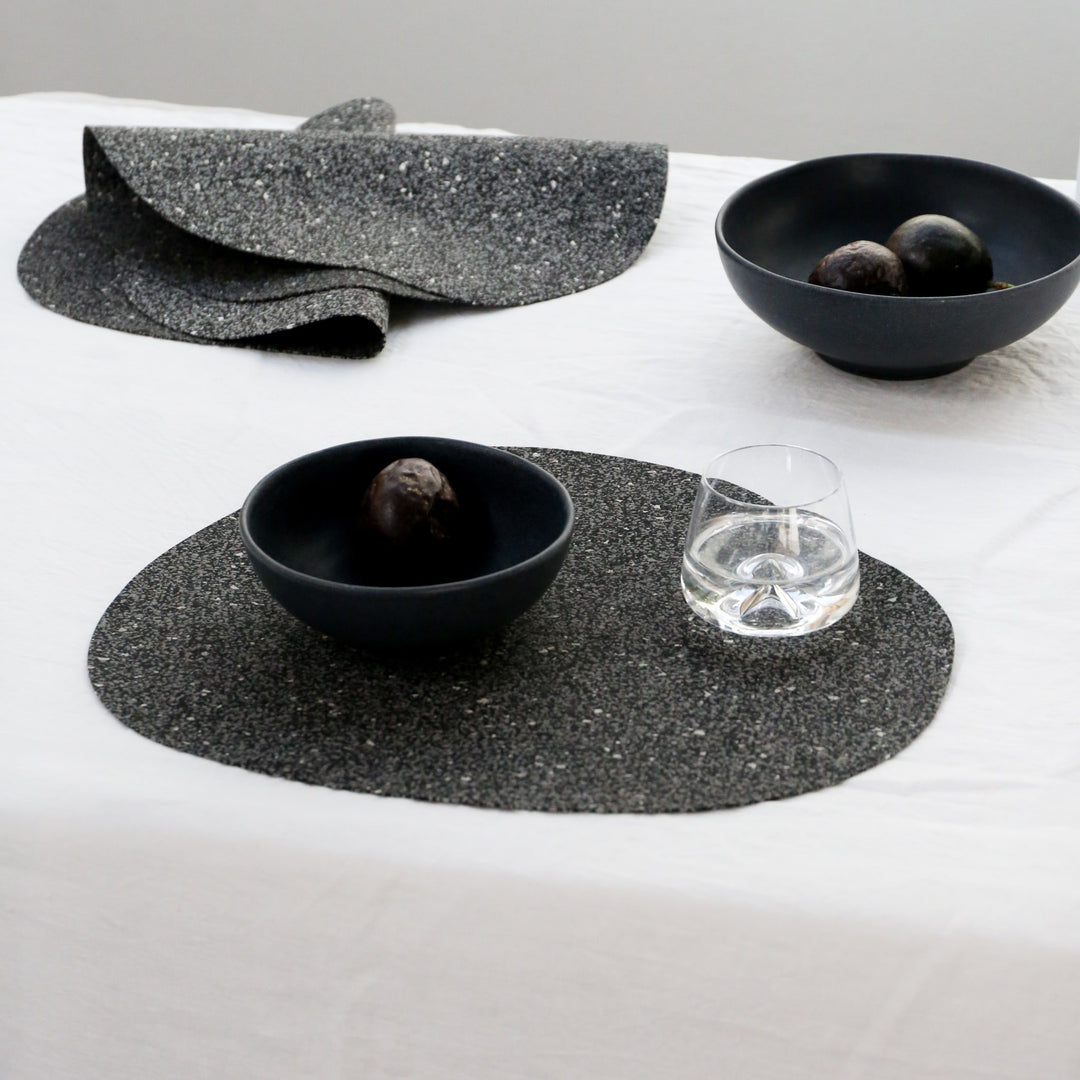 DESIGNSTUFF Speckle Curve Placemat, Black