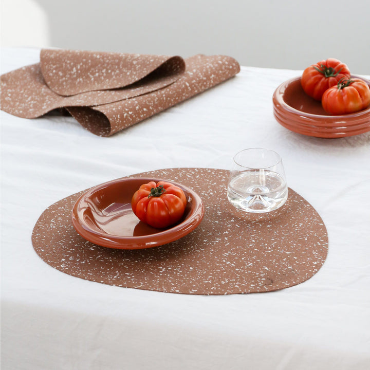 DESIGNSTUFF Speckle Curve Placemat, Camel