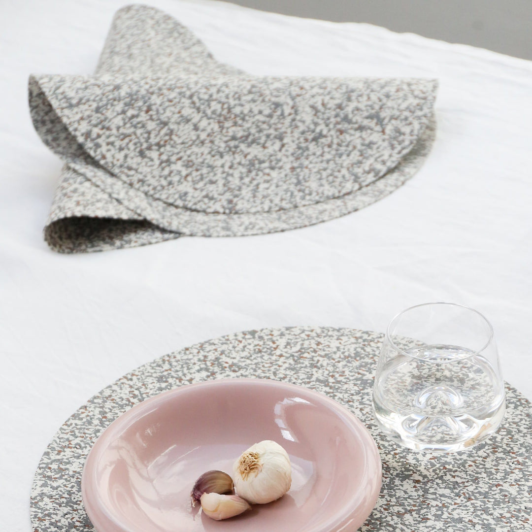 DESIGNSTUFF Speckle Round Placemat Ø37, Chalk