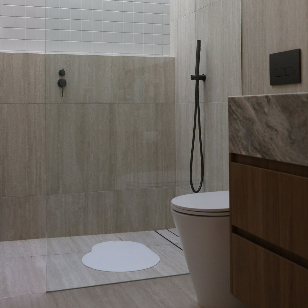 DESIGNSTUFF CURV Silicone Non-Slip Bath Mat, White