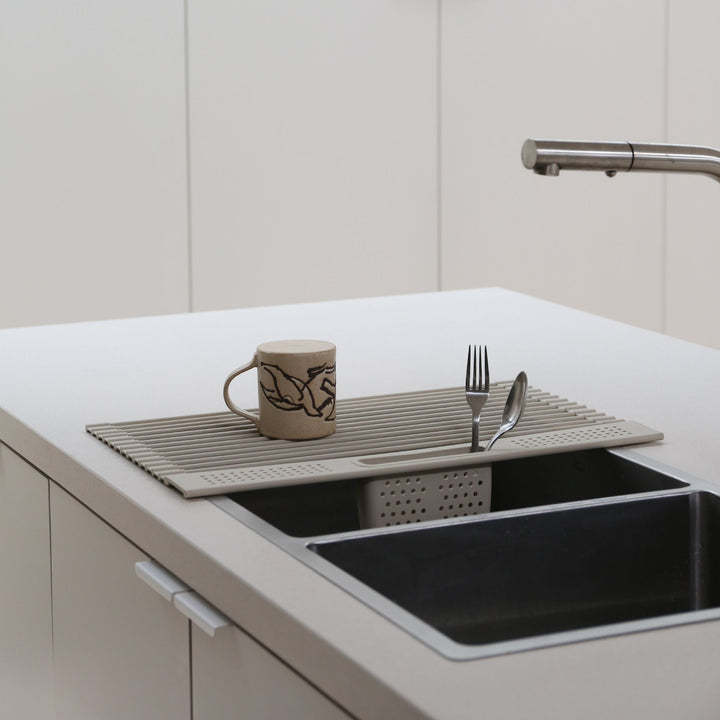 DESIGNSTUFF DRIP Folding Dish Rack w/ Cutlery Holder, Sand