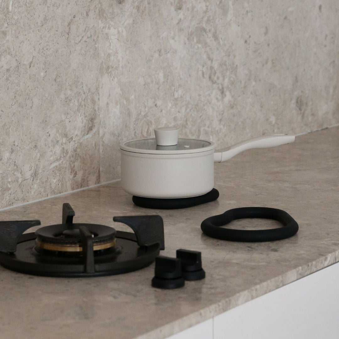 DESIGNSTUFF RUND Curve Silicone Trivet, Black