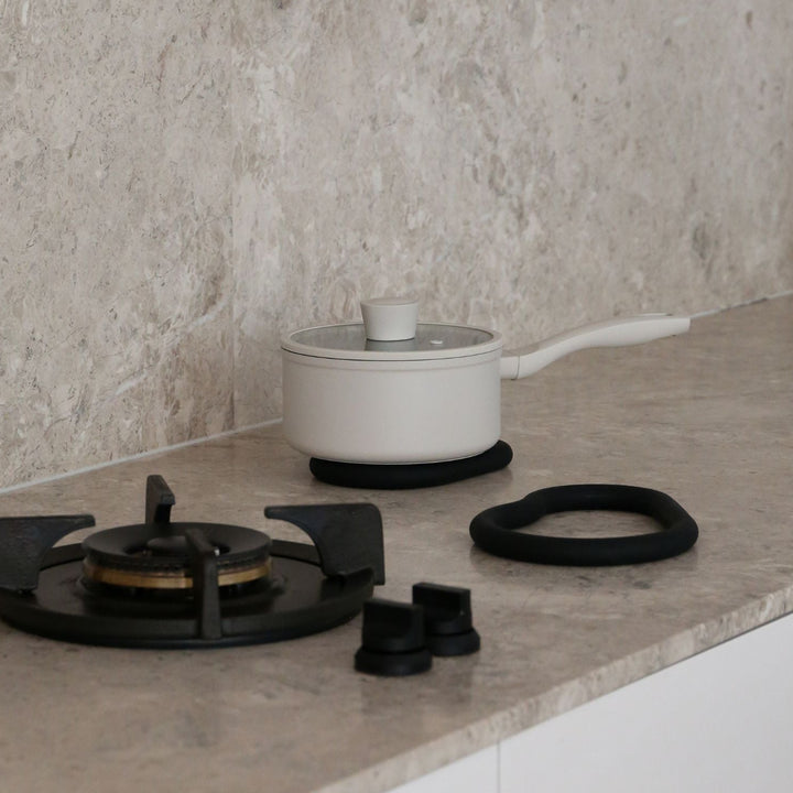 DESIGNSTUFF RUND Curve Silicone Trivet, Black