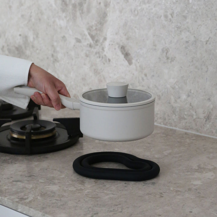 DESIGNSTUFF RUND Curve Silicone Trivet, Black