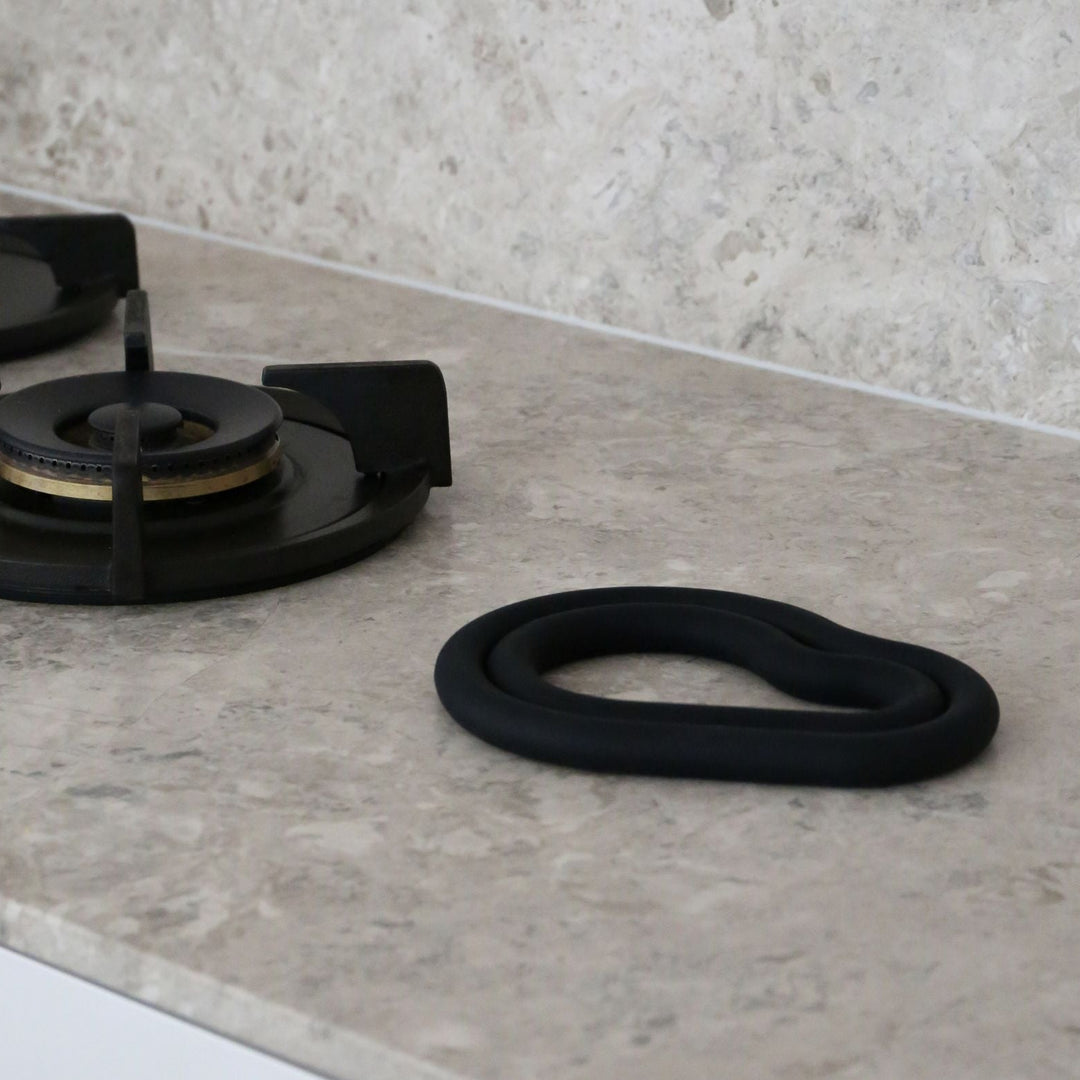 DESIGNSTUFF RUND Curve Silicone Trivet, Black