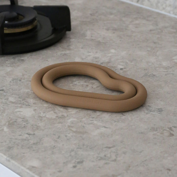 DESIGNSTUFF RUND Curve Silicone Trivet, Camel