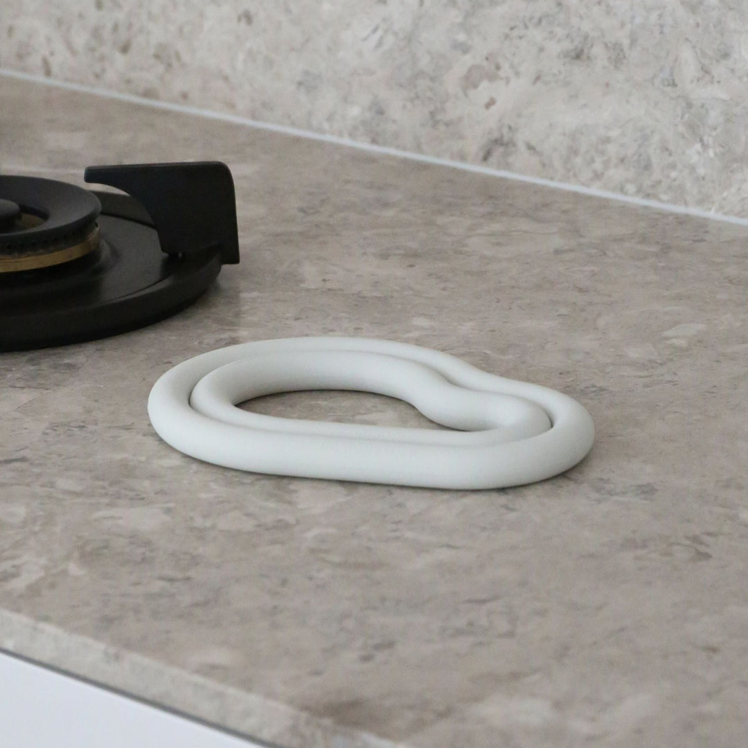 DESIGNSTUFF RUND Curve Silicone Trivet L, Chalk