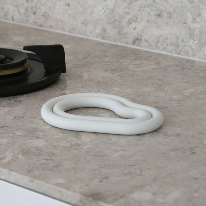 DESIGNSTUFF RUND Curve Silicone Trivet L, Chalk