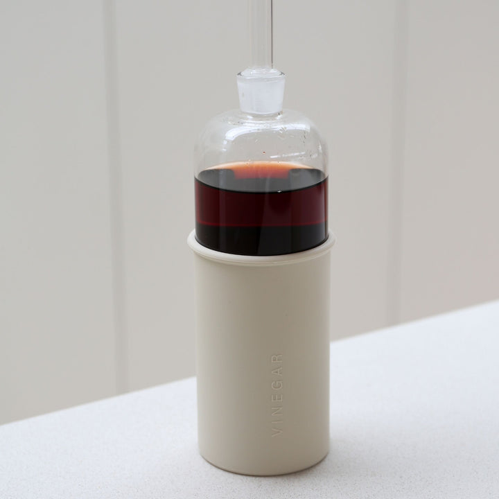 DESIGNSTUFF RUND Bottle for Vinegar, Glass/Silicone, 700ml, Sand