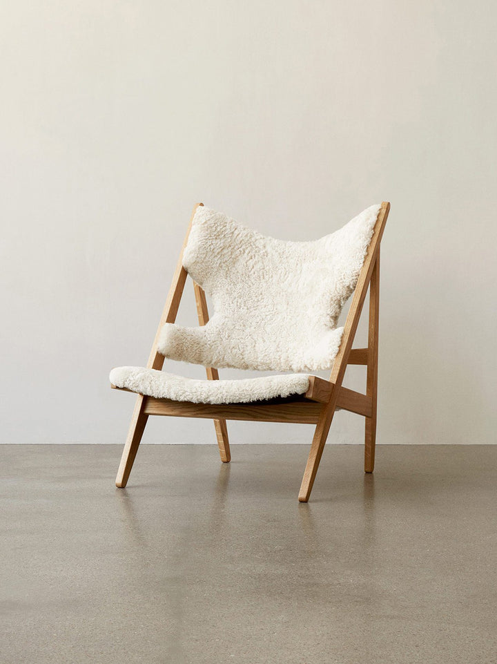 AUDO CPH (Ex MENU) Knitting Lounge Chair, Natural Oak Base, Sheepskin, Skandilock Curly 17 mm Moonlight 09 (White)