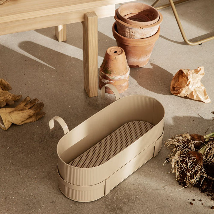 ferm LIVING Bau Balcony Flower Box, Cashmere