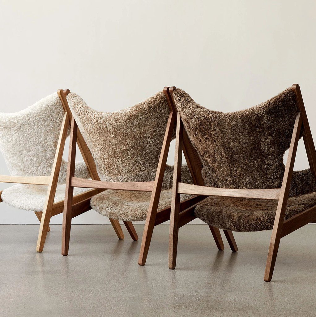 AUDO CPH Knitting Lounge Chair, Natural Oak Base, Sheepskin, Skandilock Curly 17 mm Moonlight 09 (White)