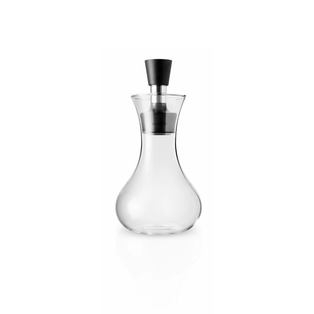 White background, studio lighting, perspective view of a transparent, glass dressing shaker with a black silicone fixed on its spout.