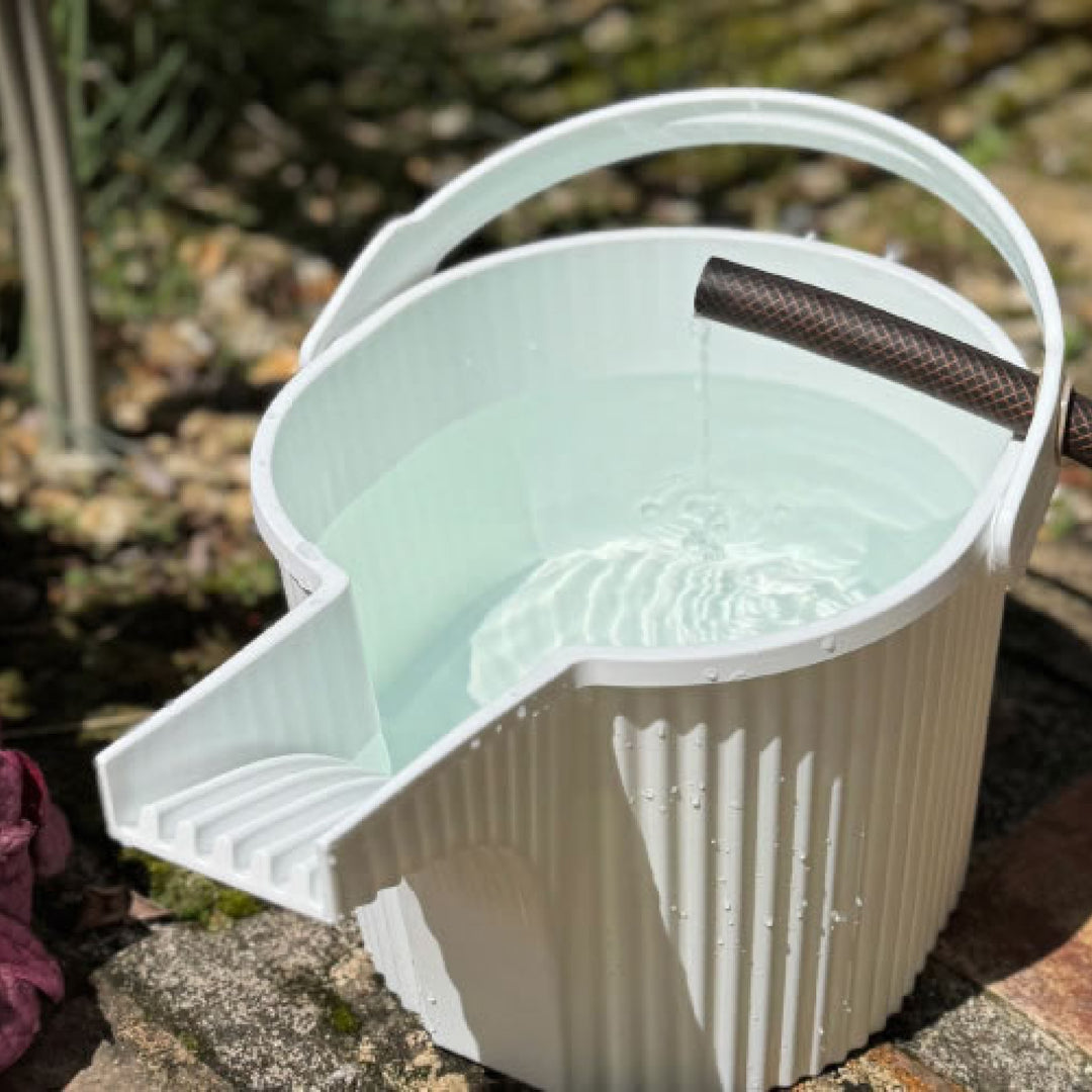 HACHIMAN-KASEI Garden Beetle Watering Can, Large 5L, White