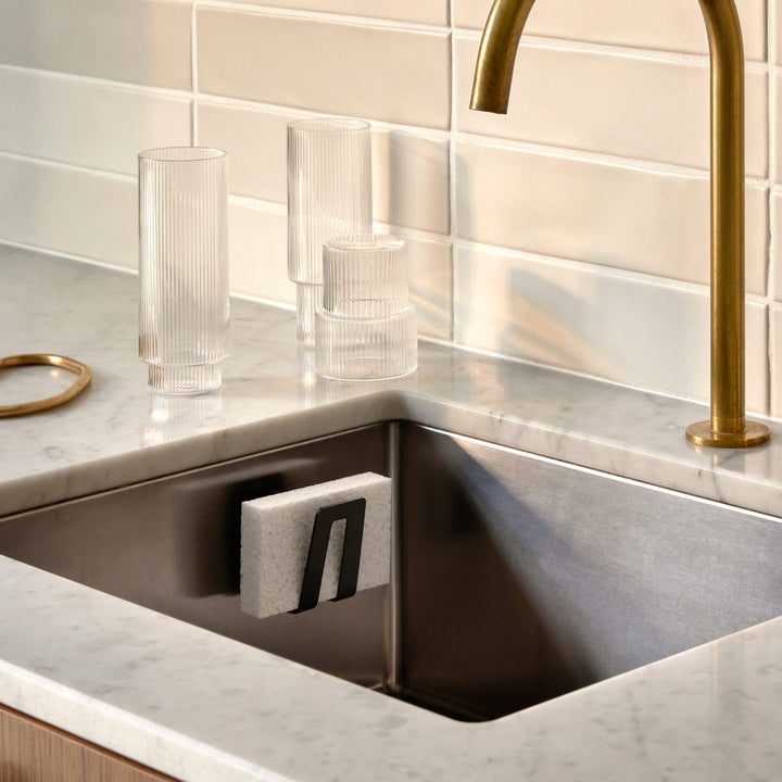 HAPPY SiNKS by MAGISSO Sink Magnetic Sponge Holder, Black Bio-Composite