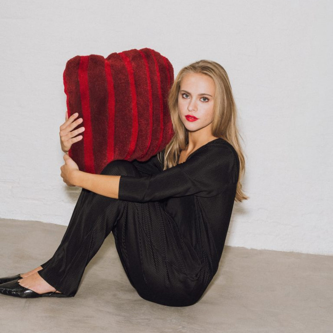 HAUS ÜGER Bonbon Cushion, 42x40cm, Red