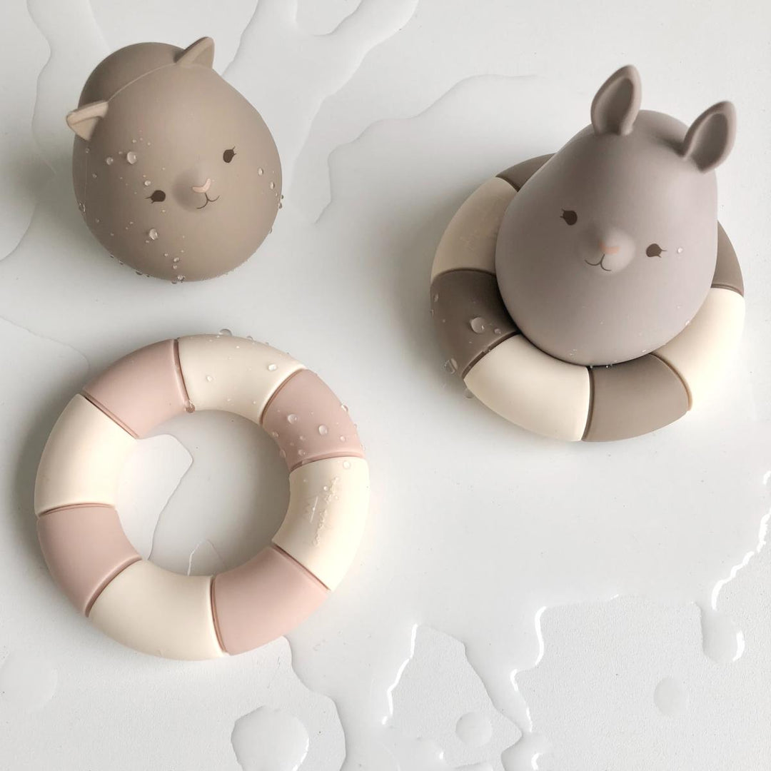 Animal shaped, bunny and cat, bath toys set of 2, made from 100% silicone.