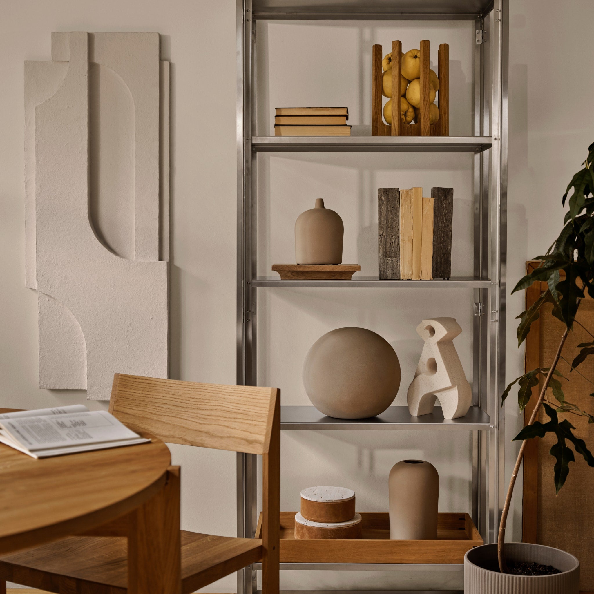 KRISTINA DAM STUDIO Serif Relief Large, Paperpulp Natural Off White