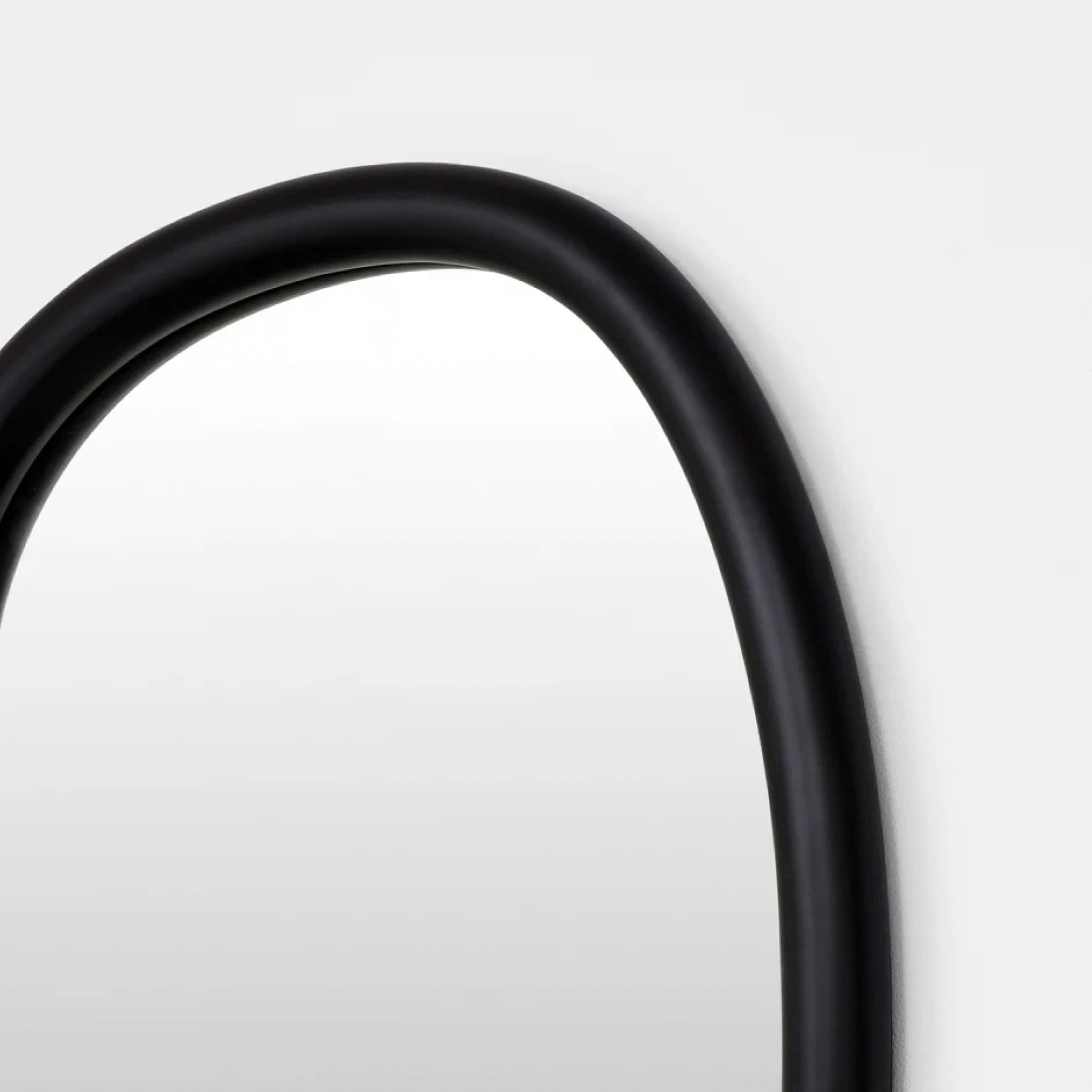 MIDDLE OF NOWHERE Harvie Mirror 75x130cm, Black