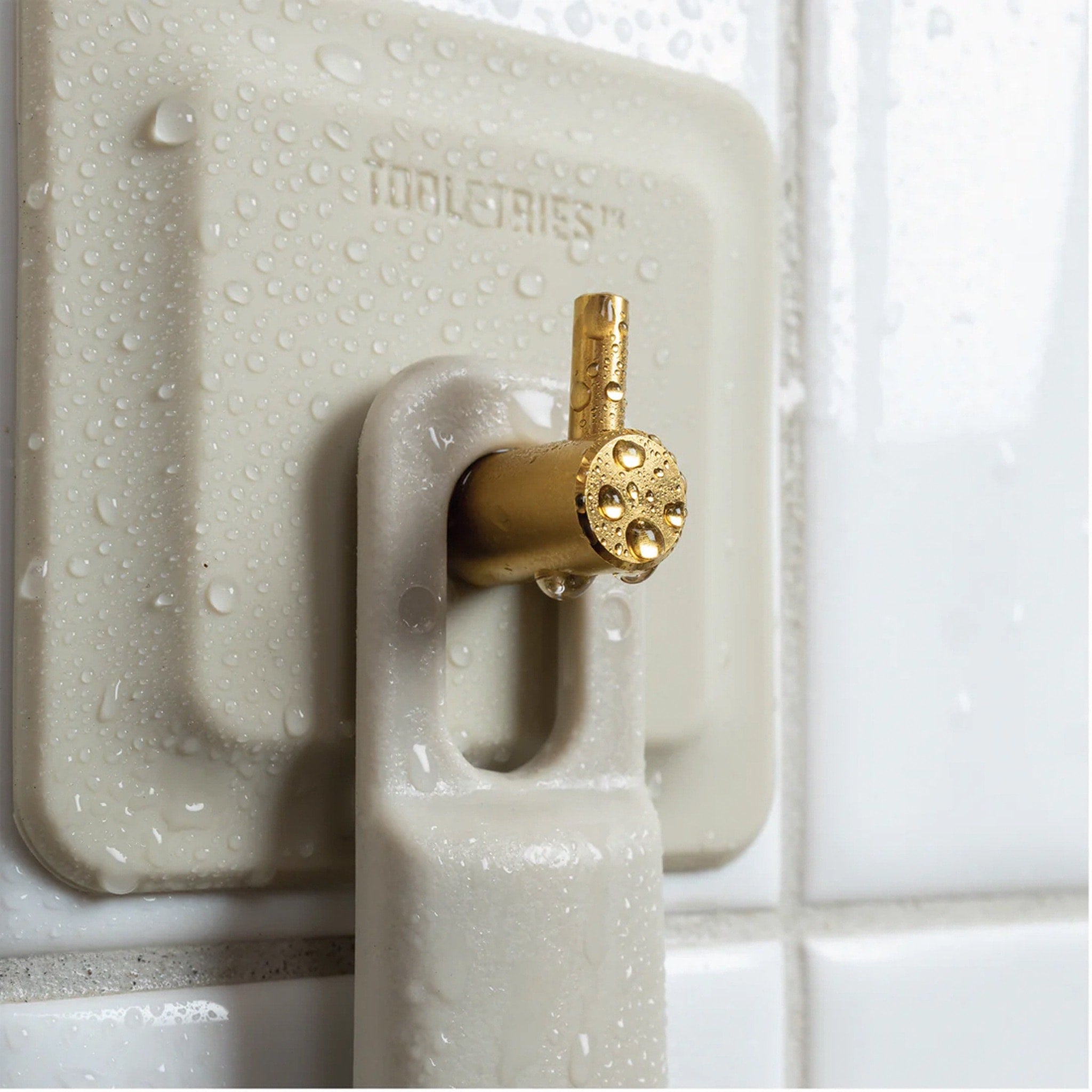 TOOLETRIES The Arnold Reusable Shower Hook, Sand
