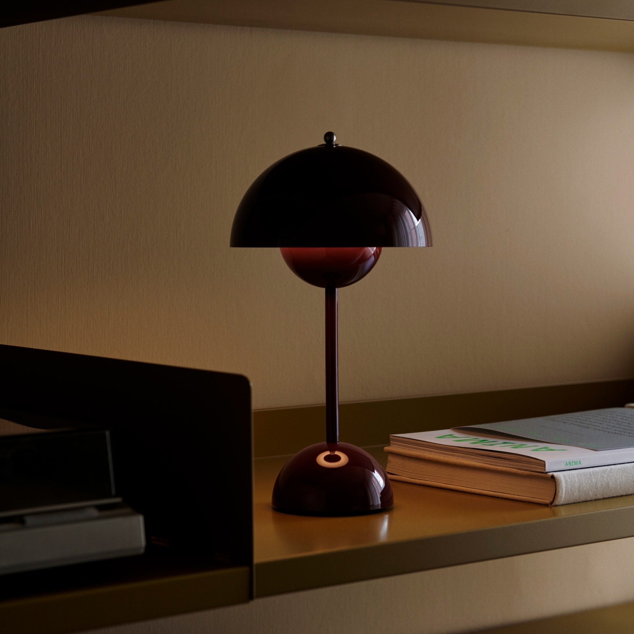 &TRADITION Flowerpot Portable Lamp VP9, Dark Plum