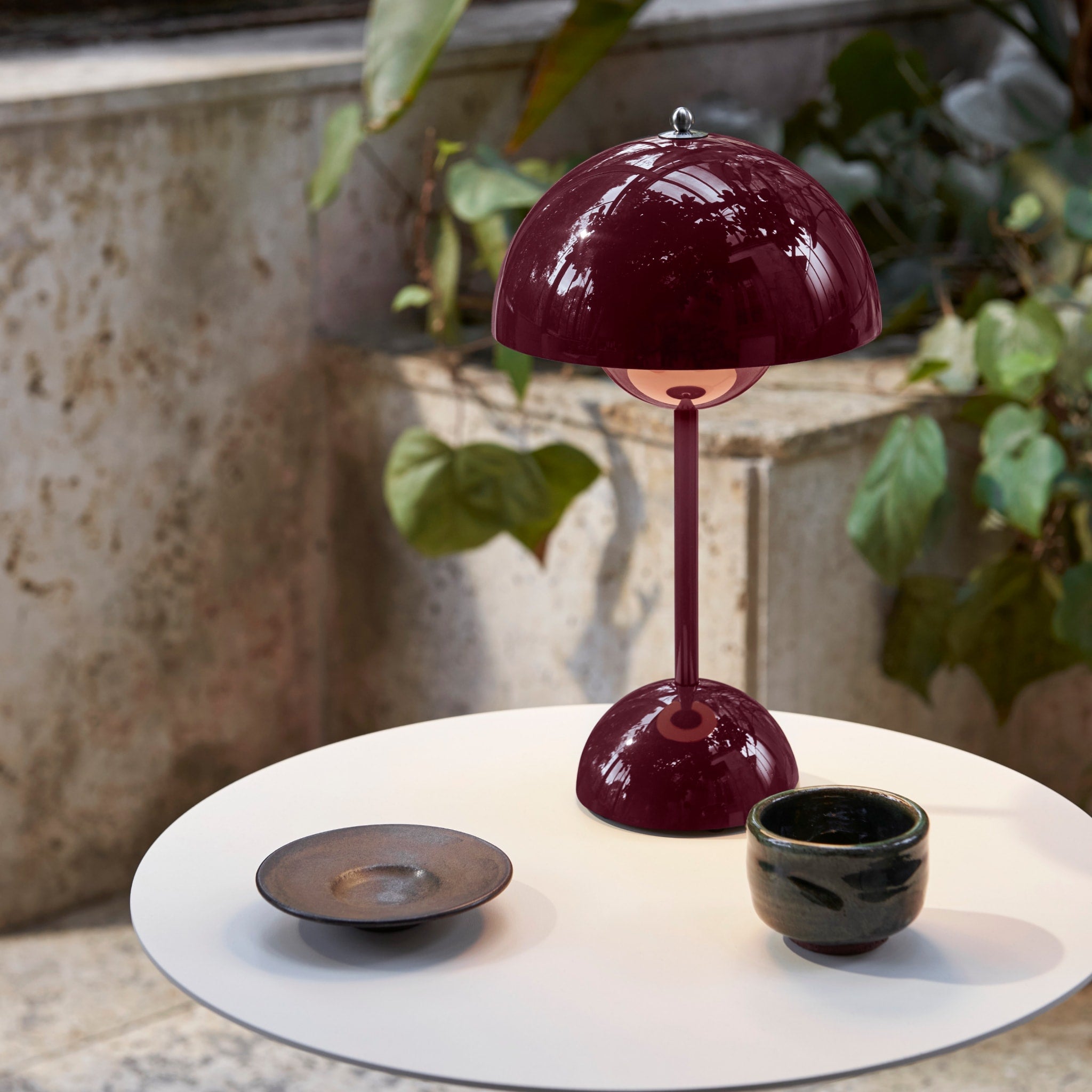 &TRADITION Flowerpot Portable Lamp VP9, Dark Plum