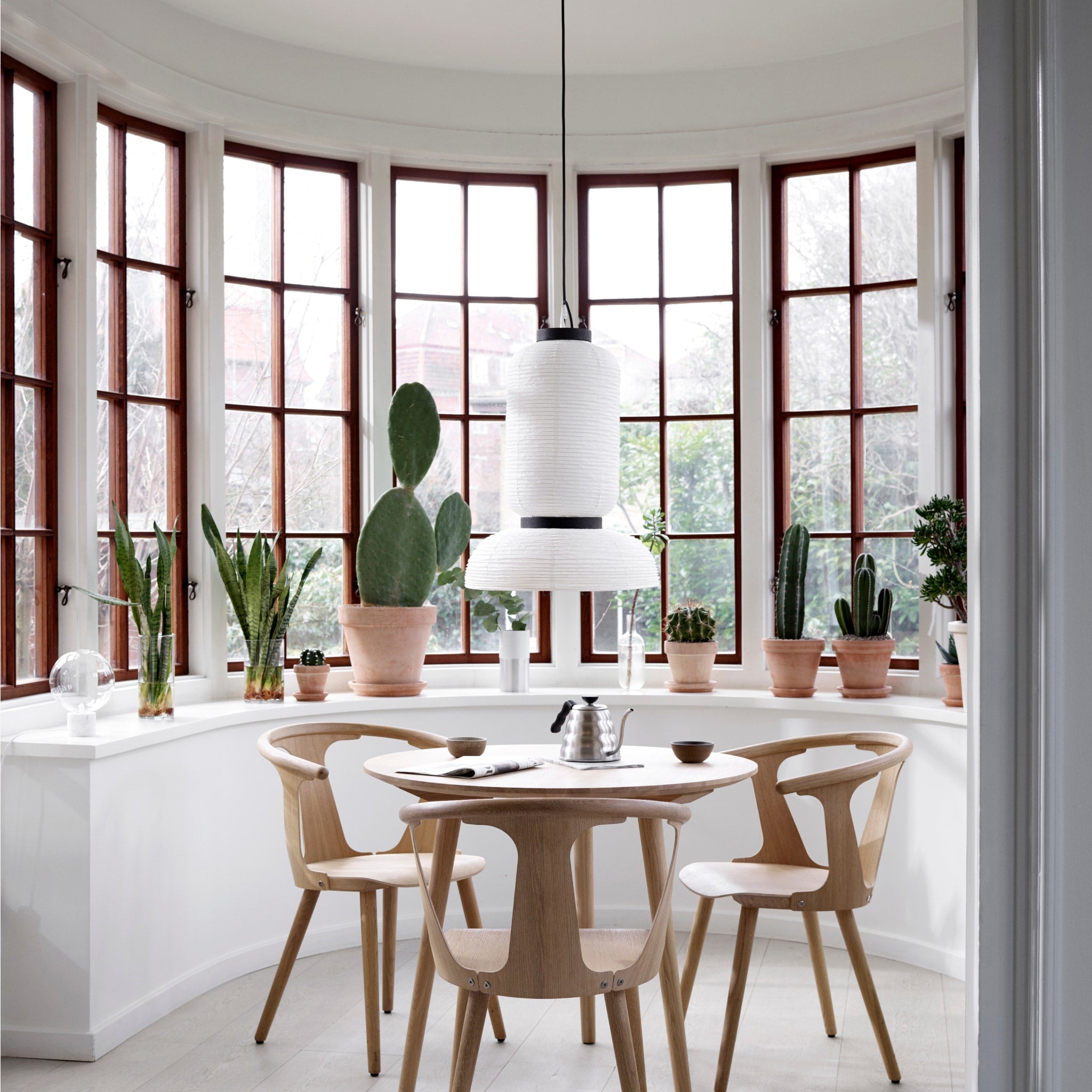 &TRADITION Formakami Pendant JH3, D46cm, Ivory White & Black Stained Oak